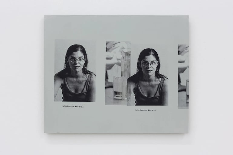 Armando Andrade Tudela: “M.A.” (2024, serigrafía sobre madera). El rostro de la poeta Montserrat Álvarez en la exposición MONTSERRAT, galería Carreras Mugica, Bilbao, España. Fotografía: Ander Sagastiberri.