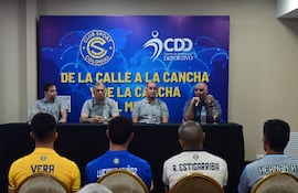 Néstor Arrúa (CDD), Carlos González, José Alder (Colonial) y el profesor Dilso Jr. (Fluminense).