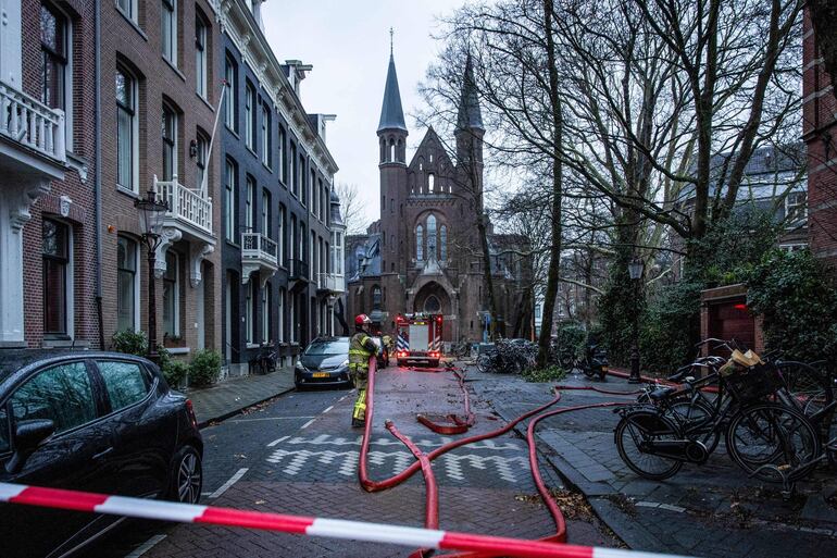 Histórica iglesia de Vondelkerk de Amsterdam se incendio anoche. 