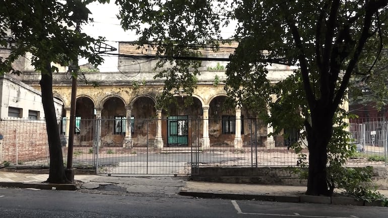 Abandono puro en la zona céntrica de Asunción.