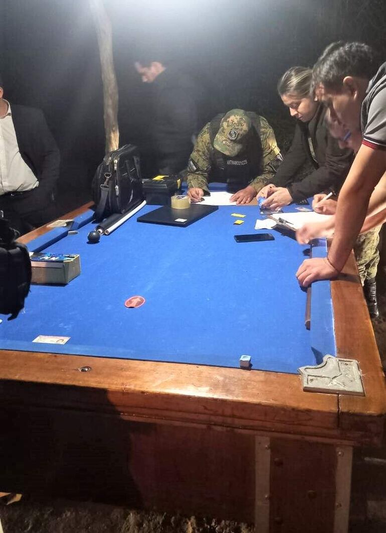 Durante el allanamiento encontraron supuesta cocaína preparada para su comercialización.