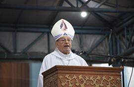 Monseñor Ricardo Valenzuela cuestionó la migración juvenil, la pobreza y la falta de oportunidades.