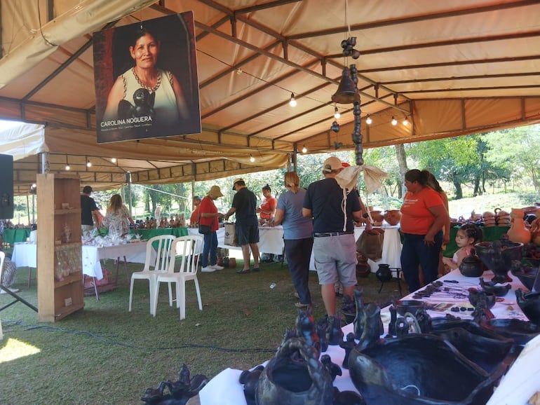 Se tuvo una jornada muy visitada en la VI edición de la Expo Kambuchi Rape, con la presencia de numerosas familias y visitantes que recorrieron los diferentes stands.