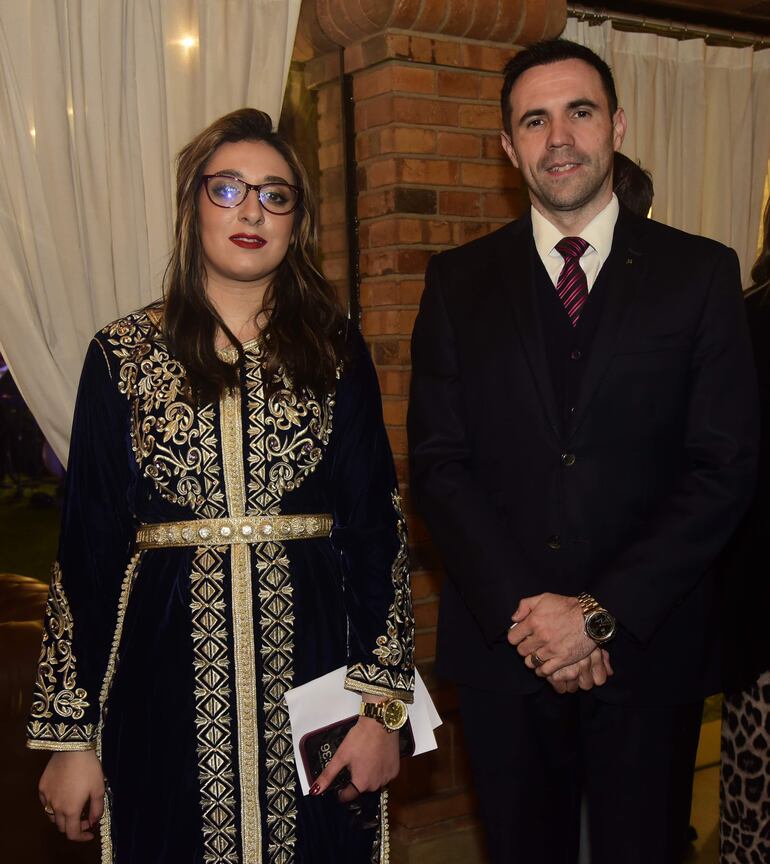 La consejera de asuntos políticos de la embajada del Reino de Marruecos Maha Fares y José Reinoso.