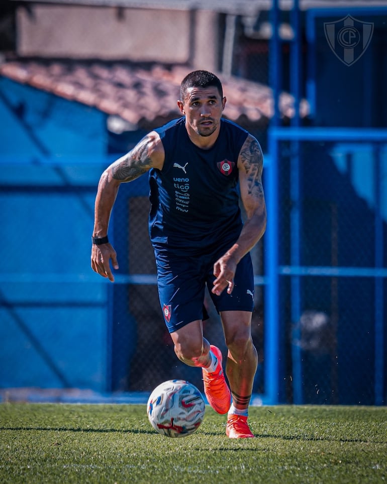 El capitán de Cerro Porteño, Víctor Gustavo Velázquez Ramos (34 años) se pierde el primer Superclásico del año ante Olimpia.