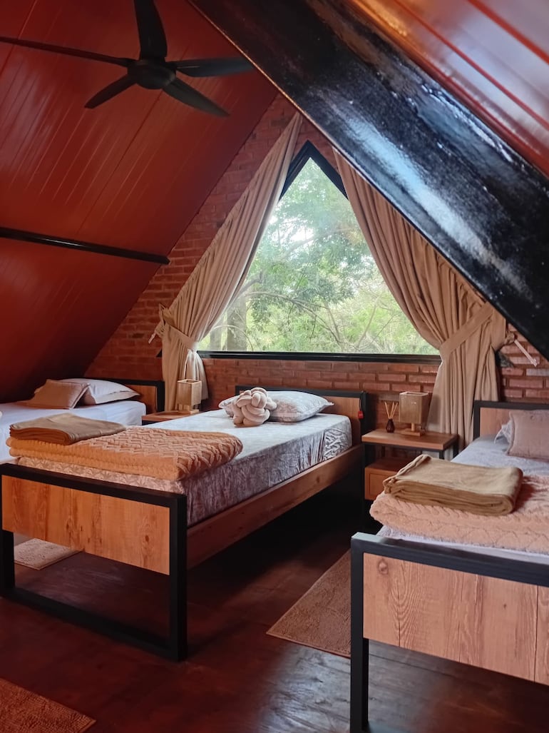 Comodidad y buena vista en La Cabaña Del Refugio, de Pedro Juan Caballero.