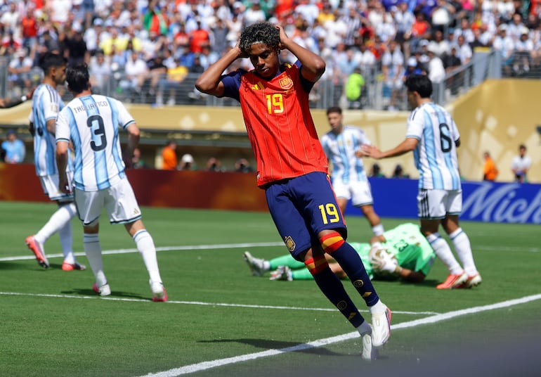 El español Lamine Yamal reacciona durante el partido de la final de la Copa Mundial de la FIFA 2026 entre España y Argentina, en Nueva Jersey, EE. UU..