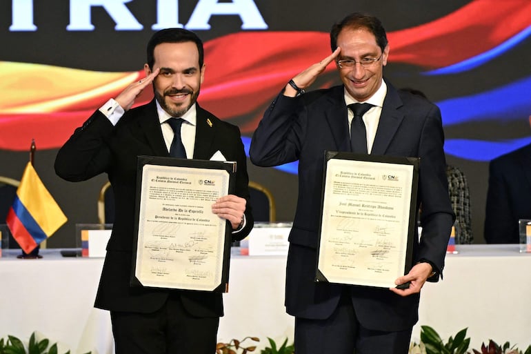 Colombiano De la Espriella recibe acreditación de presidente electo - Mundo