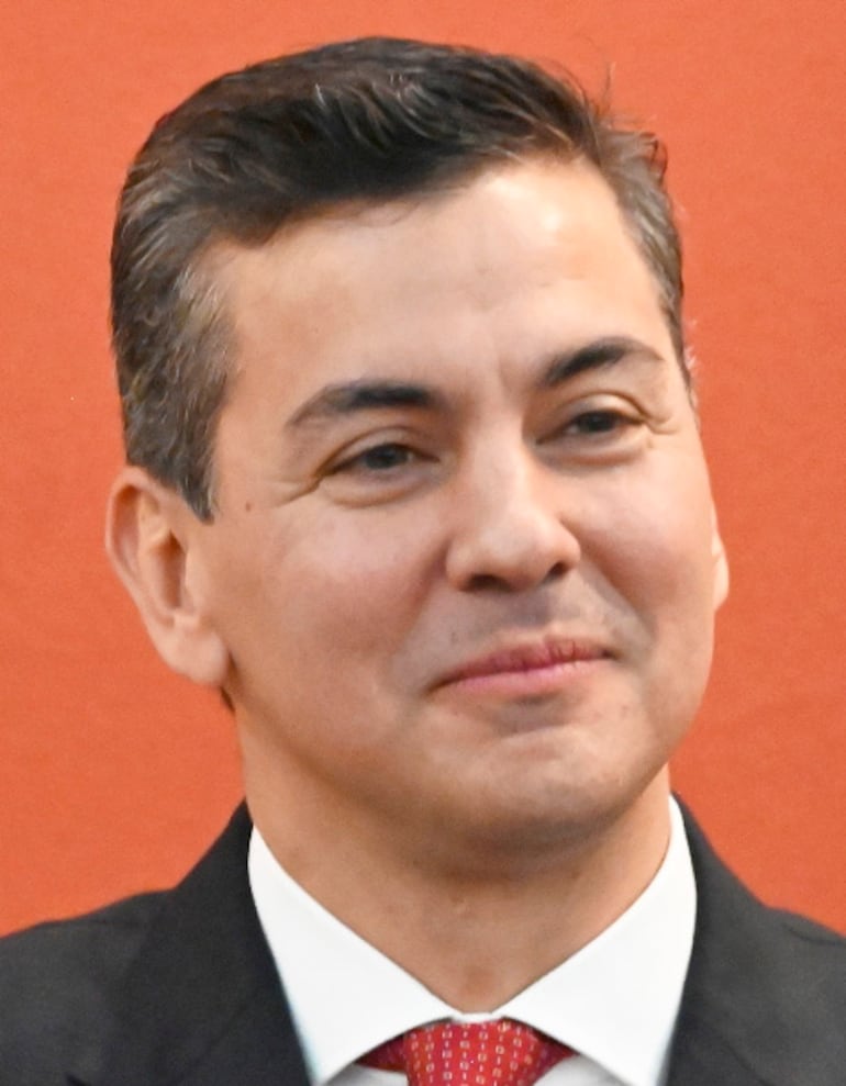 Santiago Peña, presidente.