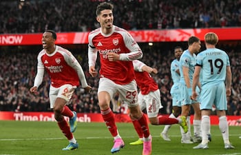 El alemán Kai Havertz (26 años) conectó de cabeza para el gol y triunfo del Arsenal.