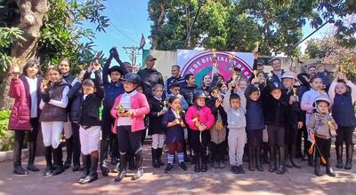 Los atletas premiados en la jornada sabatina de saltos organizada por la Asocab.