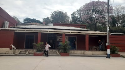 El comercio asaltado anoche, donde se señala como los supuestos autores a tres estudiantes de la comunidad, entre ellos dos menores de edad. Hasta ahora solo se recuperó poco mas de G. 10 millones de los G. 36 millones que se llevaron los marginales.