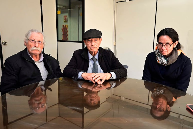 Wolfram González, Carlos Duarte Torres y Natalia Romero en la sala de reuniones del Diario Abc color