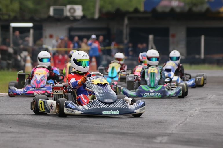 Gran performance del actual campeón de la categoría Rotax Junior Max, Sebastián Galeano (1), que fue el incuestionable vencedor de la jornada.