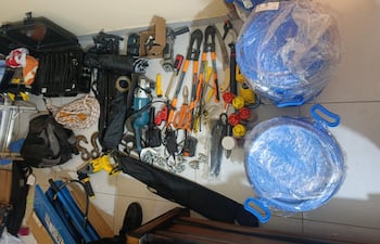 El material incautado tras la detención de dos chilenos, que serían serían expertos en el forzamiento de cajas fuertes y el vaciado de cajeros automáticos.