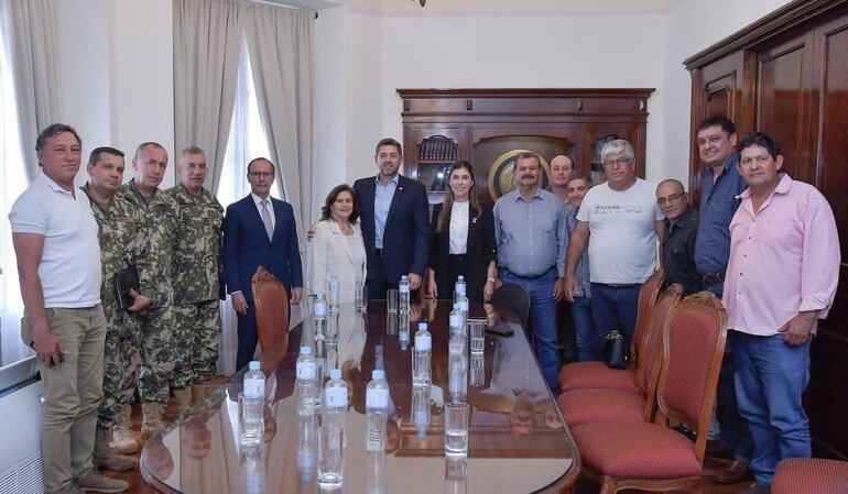 Una delegación de productores y autoridades departamentales hace unos días se reunió con el entonces presidente en ejercicio Pedro Alliana (ANR), quien prometió contrabando cero.