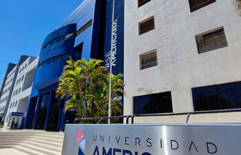 Sede de la Universidad Americana, donde estudian tanto el joven que amenazó con un tiroteo masivo, como los otros dos jóvenes amenazados.