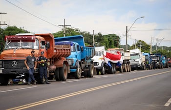 Protesta de camioneros en Limpio. ARCHIVO.