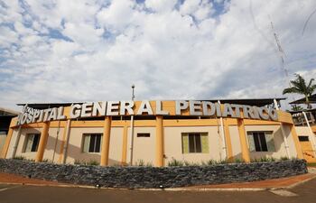 El paciente intervenido en esta oportunidad es un niño de cinco años, con diagnóstico de miocardiopatía, quien desde hace dos años está en lista de espera para un trasplante cardíaco.