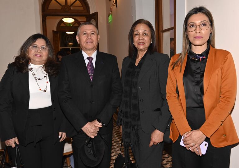 Selva Velázquez, Celio González, Adolfina Yegros y Laura Alderete.