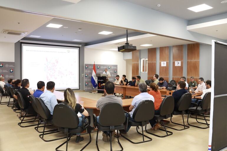 Reunión del sector avícola con el Senacsa