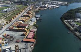 Fotografía aérea del Puerto de Cristóbal, ubicado en la entrada Atlántica del Canal de Panamá.