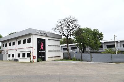 Petropar recibió ayer a periodistas de este diario en su planta de Villa Elisa. La estatal evalúa rescindir el contrato con la empresa catarí Doha Holding Group LLC, que tras ocho prórrogas no logró entregar una sola gota de gasoil.