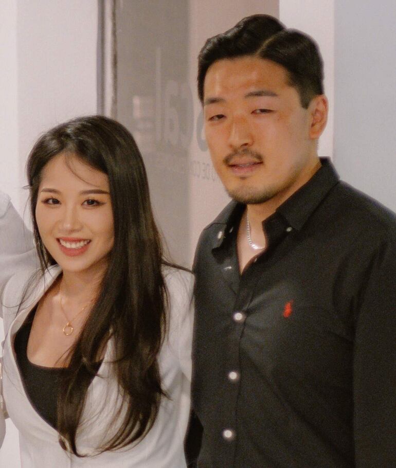 Elizabeth Kimn y John Park.