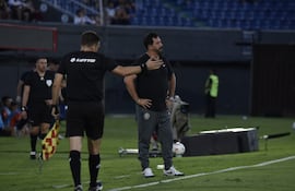 Pablo Andrés Sánchez Spucches (53 años), popularmente conocido como "Vitamina", entrenador de Olimpia.