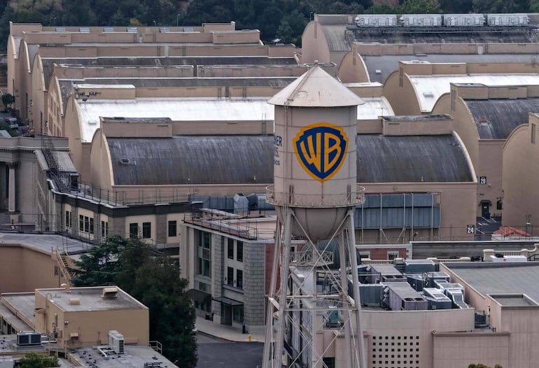 Vista aérea de los estudios de Warner Bros. en Burbank, California.