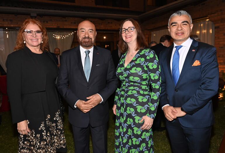 Rosa Ismachowiez, Pierre Christian Soccoja, embajador de Francia, Danielle Dunne, embajadora del Reino Unido y Jeison Granados, embajador de Costa Rica.