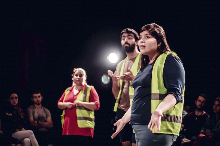 “Es sobre nosotros (también)”, de David Amado, es una obra en la que un estudiante de teatro toma como tema la vida de un desaparecido de la dictadura stronista, para hacer memoria.
