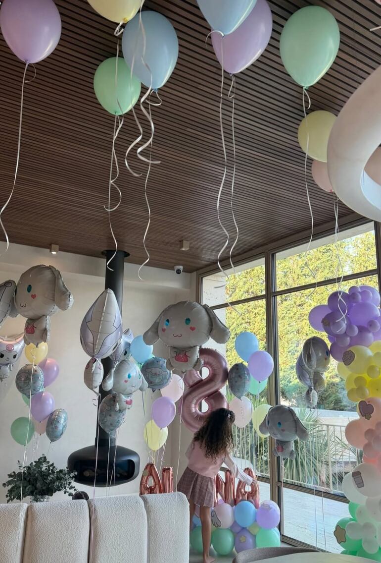 La cumpleañera Alana Martina fue sorprendida con una tierna decoración de cumpleaños. (Captura de la historia de Instagram de Georgina Rodríguez)