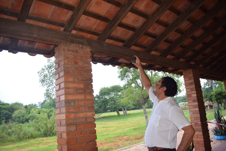 Temen que si colapsa el techo todo el pabellón se derrumbe.