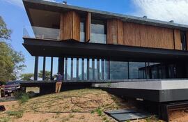 Edificio en construcción en la estancia 23 de Abril, incautada y administrada por la Senabico. La propiedad está ubicada en San Roque González de Santacruz, Departamento de Paraguarí.