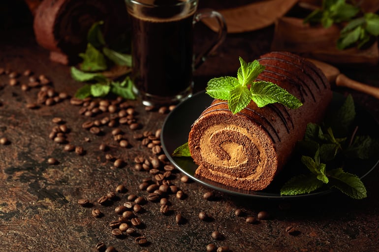 Pionono de chocolate y café.
