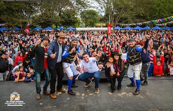 VDB Una participación multitudinaria personas en la fiesta patronal de la ciudad de Villarrica del Espíritu Santo.