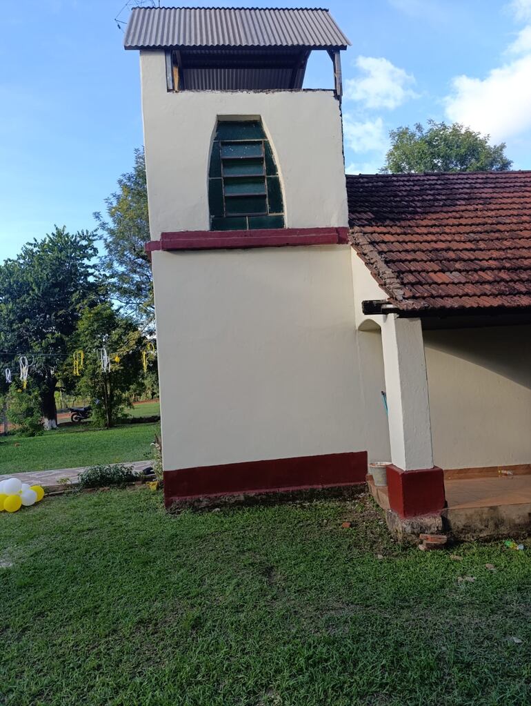 Roban campana de  capilla en Melgarejo