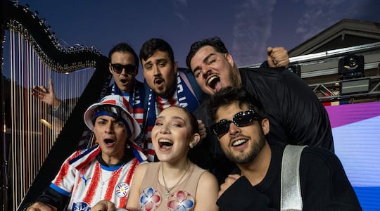 Lucas Zaracho, Darko, Pablo Amadeo, Jazmín del Paraguay, BigBless y Luigi Manzoni se unieron para lanzar la canción 'Albirroja Mbareté'.