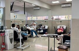 Sala de quimioterapia, Hospital Central del Instituto de Previsión Social (IPS).