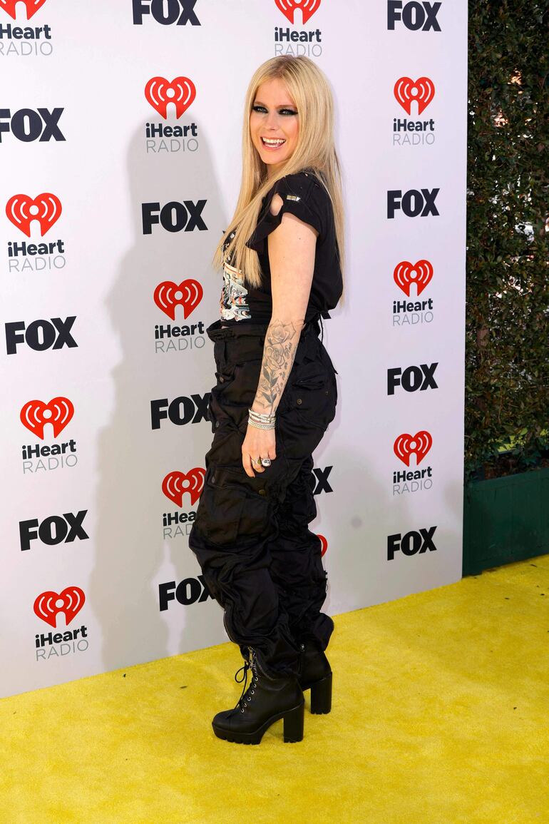 ¡Siempre bella! Avril Lavigne también estuvo presente en la entrega de los iHeartRadio Music Awards en Hollywood, California. (Frazer Harrison/Getty Images/AFP)