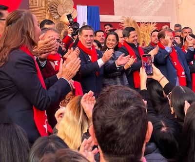 Horacio Cartes celebra su cumpleaños 70 en un festejo organizado en la sede de la ANR, adonde acudieron autoridades partidarias, nacionales y simpatizantes colorados.