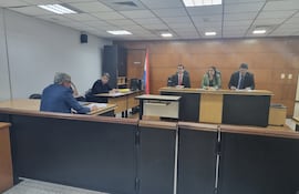 El abogado defensor de Luis Ortigoza, Miguel Ángel Martínez Batista, ante el Tribunal de Sentencia de Feria.