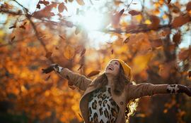 Imagen ilustrativa de una mujer feliz.