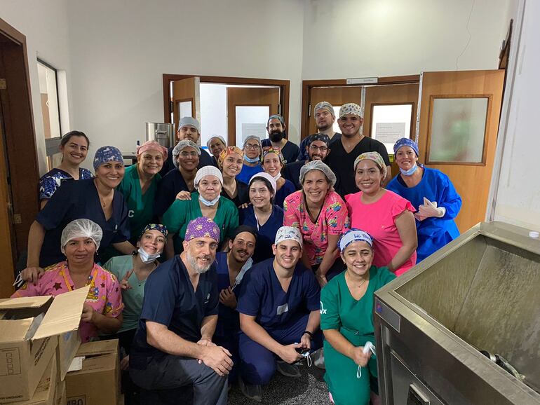 Un equipo de cirujanos infantiles, anestesiologos infantiles, instrumentadoras, enfermeras, estudiantes y voluntarios coloborarán para la jornada dede operaciones pediátricas.