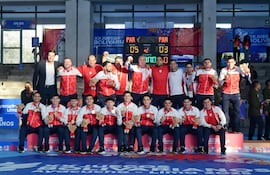 La delegación completa de Paraguay Futsal, que conquistó la medalla de oro en los Juegos Bolivarianos de Perú.