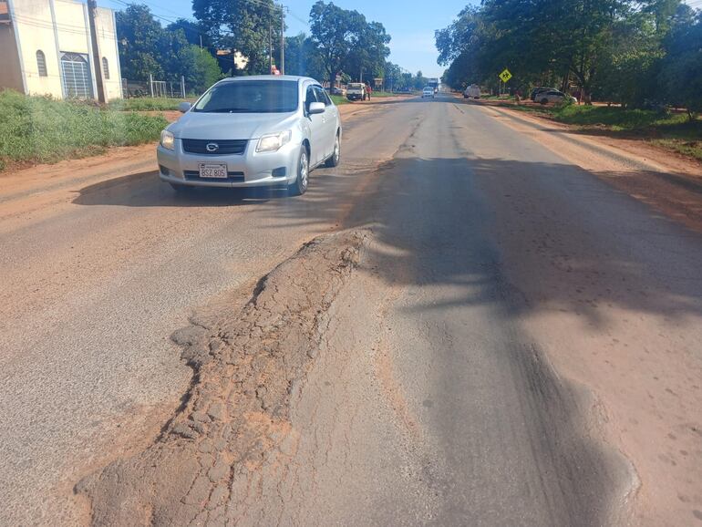      La ruta PY08, en el trayecto Río Verde, en el distrito de Santa Rosa del Aguaray, presenta peligrosos baches y ondulaciones.