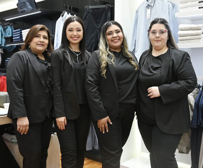 Ana Aranda, Susana Vera, Macarena Britos y Laura López.