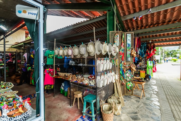 Artesanías en un mercado de El Valle de Antón, Panamá.