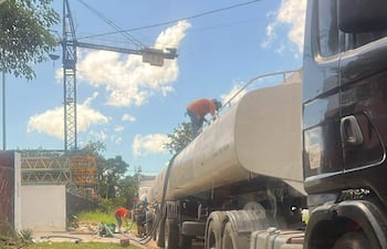 Intervención a empresa privada por manipulación clandestina de materiales nocivos en un camión cisterna.